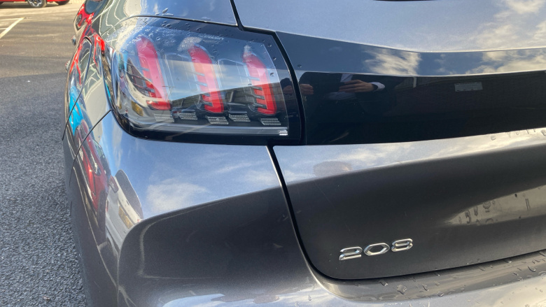 Peugeot 208 1.2 PureTech 100 Allure Premium 5dr Petrol Hatchback